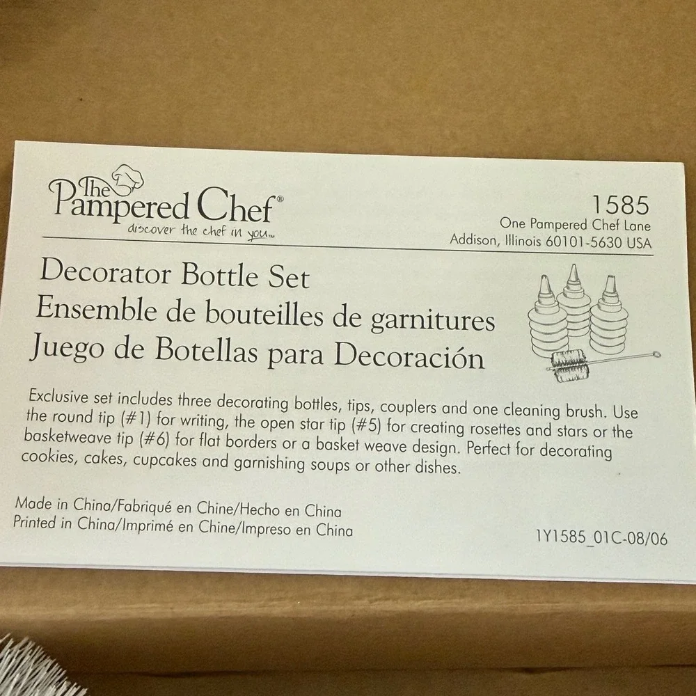 Pampered‎ Chef Decorator Bottle Set 1585 Icing Piping 3 Bottles Tips Brush